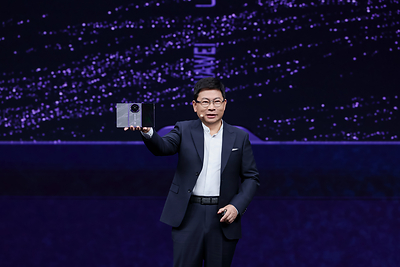Extraordinary in Hand, Effortless in Control HUAWEI Mate XT 2 | ULTIMATE DESIGN Debuts as the First Smartphone to Feature LogicFolding Tau (τ) Chip and Reach Mass Commercialization